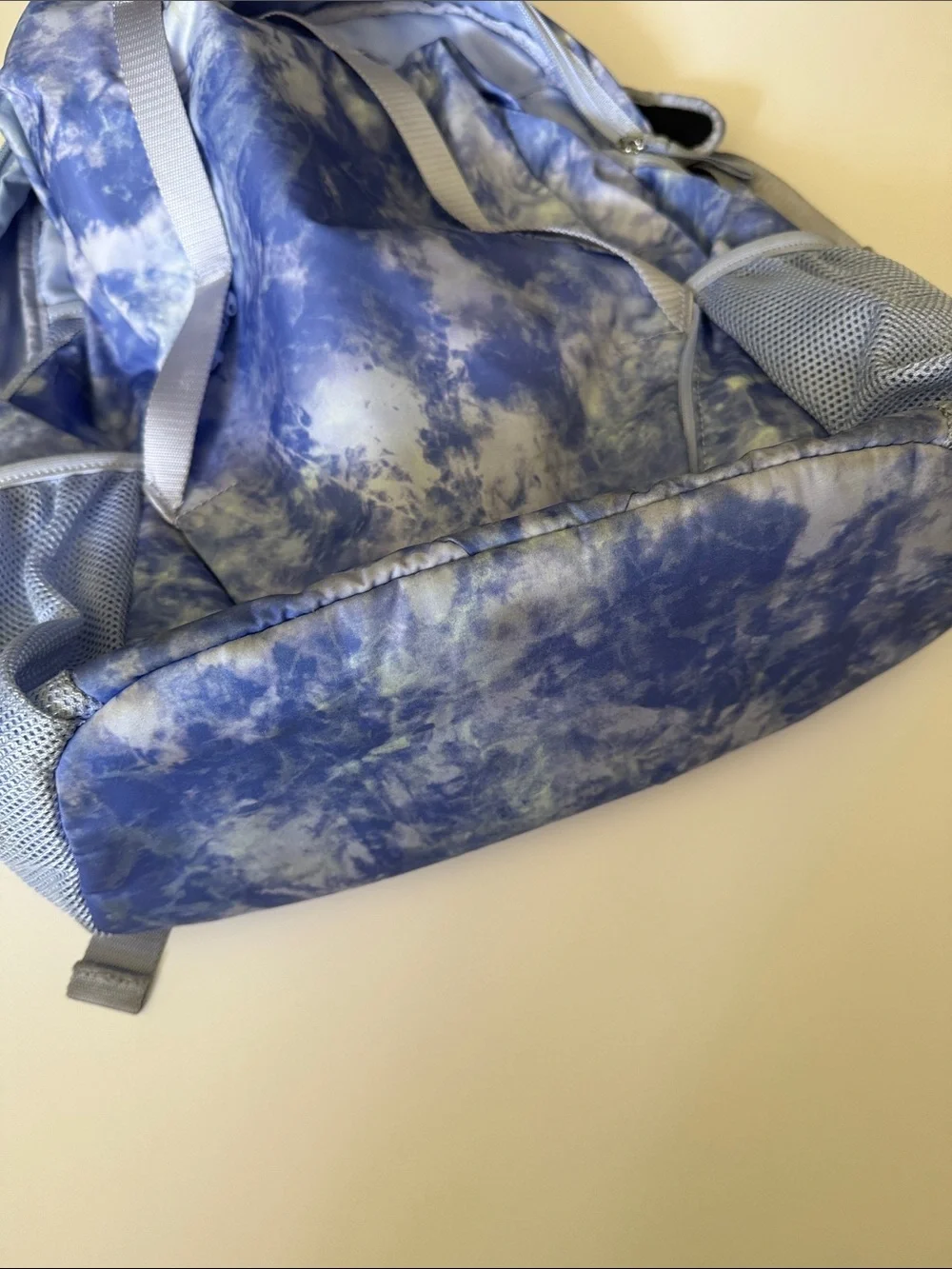Ivivva zip tie dye loom Blue Marble kids Backpack - good condition